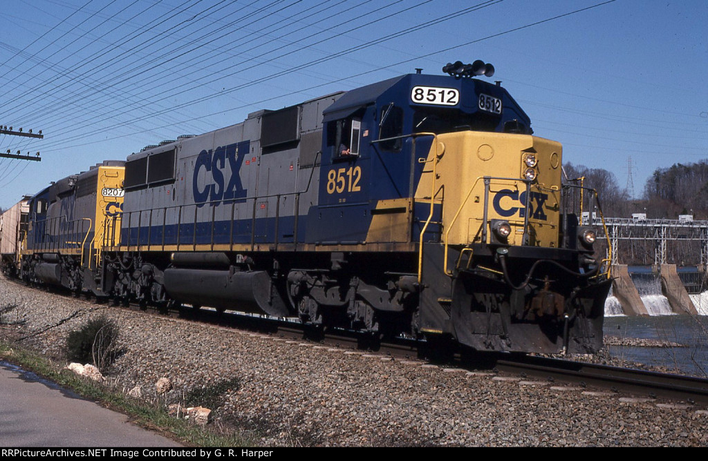 CSX 8512 brings a grain train eastbound past the Reusens hydro dam